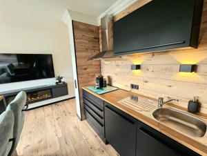 Gipfelpanorama Winterberg mit Berg- und Seeblick, Boxspringbett mit ausfahrbarem TV