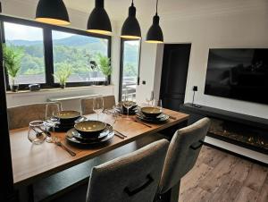 Gipfelpanorama Winterberg mit Berg- und Seeblick, Boxspringbett mit ausfahrbarem TV