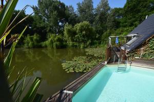 Chalet avec piscine privée et lac à Sos