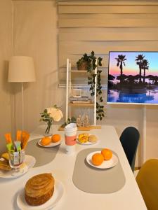 STAY EDGE GONGBAEK - near Shindaebang Station Boramae Hospital & Park Hongik University Airport Bus near Sindorim, Gangnam