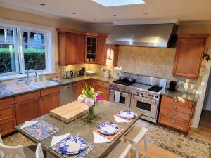 Shaughnessy Heritage Manor on Vancouvers Westside free housekeeping optional