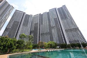 Stylish M Vertica 4 Bedroom Walk to MRT Velocity Mall