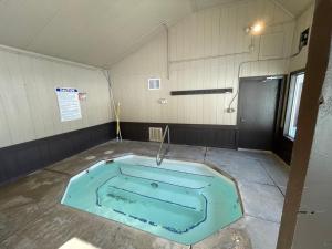 Ultimate Ski Basecamp BL25067