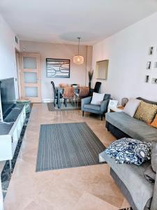 Puerto de la Duquesa, Beachfront Sea views 500m to Beach and Duquesa Marina