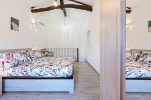 GuestHost - My Little Pink House img24