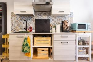 GuestHost - My Little Pink House