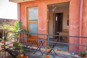 Domus Santa Barbara Apartments with Pool