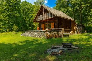 Somova gora chalet in the woods