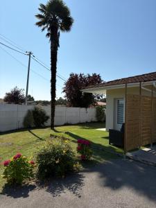 Appartements Chambre avec douche-WC, terrasse privative et piscine partagee : photos des chambres