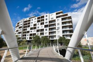 2 Bedroom Waters Edge Apartment in Century City