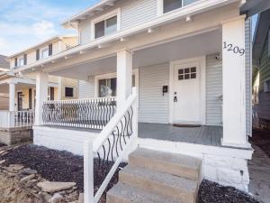 Oakwood Charm Family-Friendly 3BR Getaway