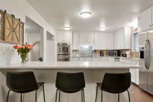 Unforgettable Stay HOT TUB and Fire Pit and 4 Miles to DT Denver