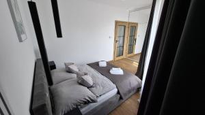 Pratum Plus prywatny ogród z tarasem grill leżaki