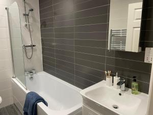 Woolton Retreat Skylights Desk Parking