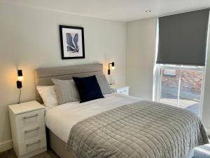 Woolton Retreat Skylights Desk Parking