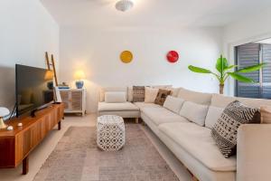 2BDr Retreat w Pool in Porches by Lovelystay