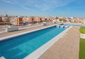 Apartamento de diseño con piscina