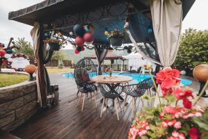 Вила с басейн и джакузи