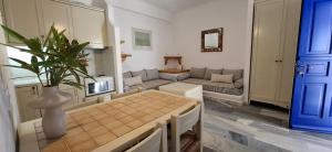 Cozy Island blue home