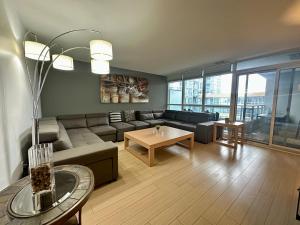 Corner suite Courtyard view 4 real beds