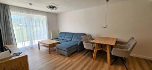 Bergidylle- Saniert und Hochwertig mit Massivholzmöbeln, Sonnenterrasse in der Natur, fußgängig ins Zentrum