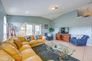 2 Mi to Beach Naples Home with Pool! - 4hvězdičkové hotely ve městě Naples