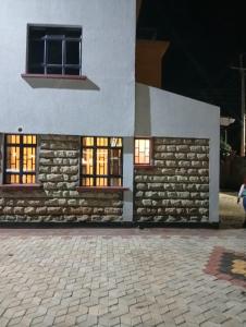 Sahel Executive Studio apartment with separate kitchen and bathroom in another section from the main room for cheap accommodation in Elgon View near Eldoret sports club,Rapha Hospital, Naivas supermarket, rupha mall, and Eldoret International Airport