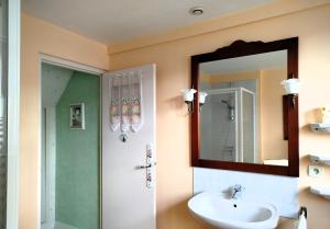 B&B / Chambres d'hotes Bethanie : Chambre Lit King-Size - Vue sur Jardin