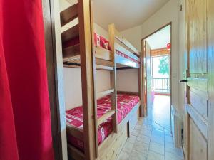 Appartements Studio skis aux pieds, animaux acceptes, parking, balcon, 4 personnes - FR-1-505-230 : photos des chambres