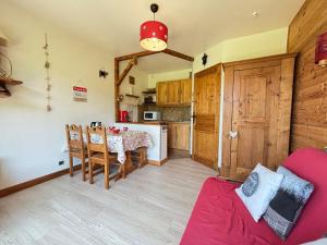 Appartements Studio skis aux pieds, animaux acceptes, parking, balcon, 4 personnes - FR-1-505-230 : photos des chambres