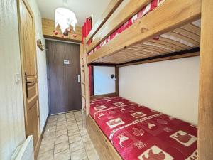 Appartements Studio skis aux pieds, animaux acceptes, parking, balcon, 4 personnes - FR-1-505-230 : photos des chambres