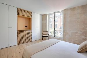 Marais Louvre Luxury new 2BR Full AC by Melvane