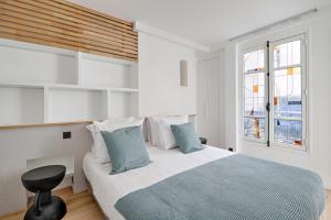 Marais Louvre Luxury new 2BR Full AC by Melvane