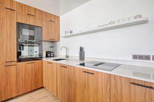 Marais Louvre Luxury new 2BR Full AC by Melvane