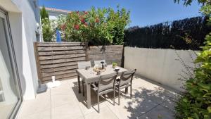 Appartements Vaux sur Mer - LES JARDINS D'AGATHE - VILLA MITOYENNE - marche a pied : photos des chambres