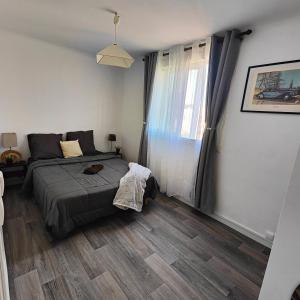 Grand F3 lumineux 55 m proche centre, plages, balcon, clim