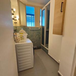 Grand F3 lumineux 55 m proche centre, plages, balcon, clim