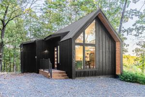 The Ash - Private Cabin with Hot Tub Oasis for Two in the Pines