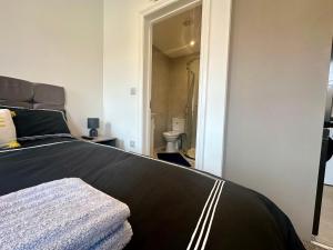 Spectacular Modern, Private Apartment,15 Mins To Central London