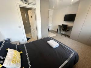 Spectacular Modern, Private Apartment,15 Mins To Central London