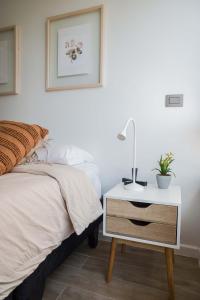 Snug Studio Retreat in Nunoa