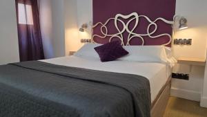 Standard Double Room room in Hostal Santa Ana Colors