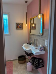 B&B / Chambres d'hotes Maison sol en ciel Petit Dejeuner et Parking inclus : photos des chambres