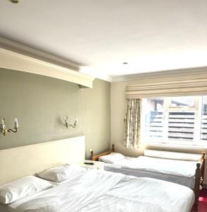 Deluxe Family Suite room in Consort Hotel