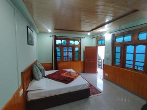 Exotica The Himalayan Ark