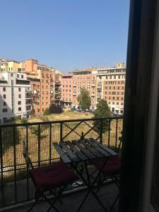 Sunny apartment in central Rome