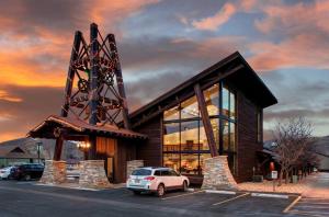 Prospector Square Designer Retreat