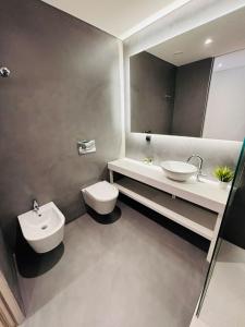 The Luciano House - Confortable & Central Apartments