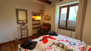 Maisons de vacances GITE LE COQ ROUGE : Maison 2 Chambres