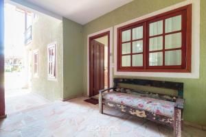 Linda Casa com piscina e churrasqueira URA0015